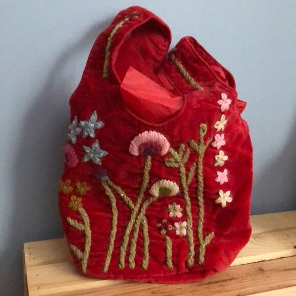 Adorable Red Velvety Handbag - Picture 1 of 5